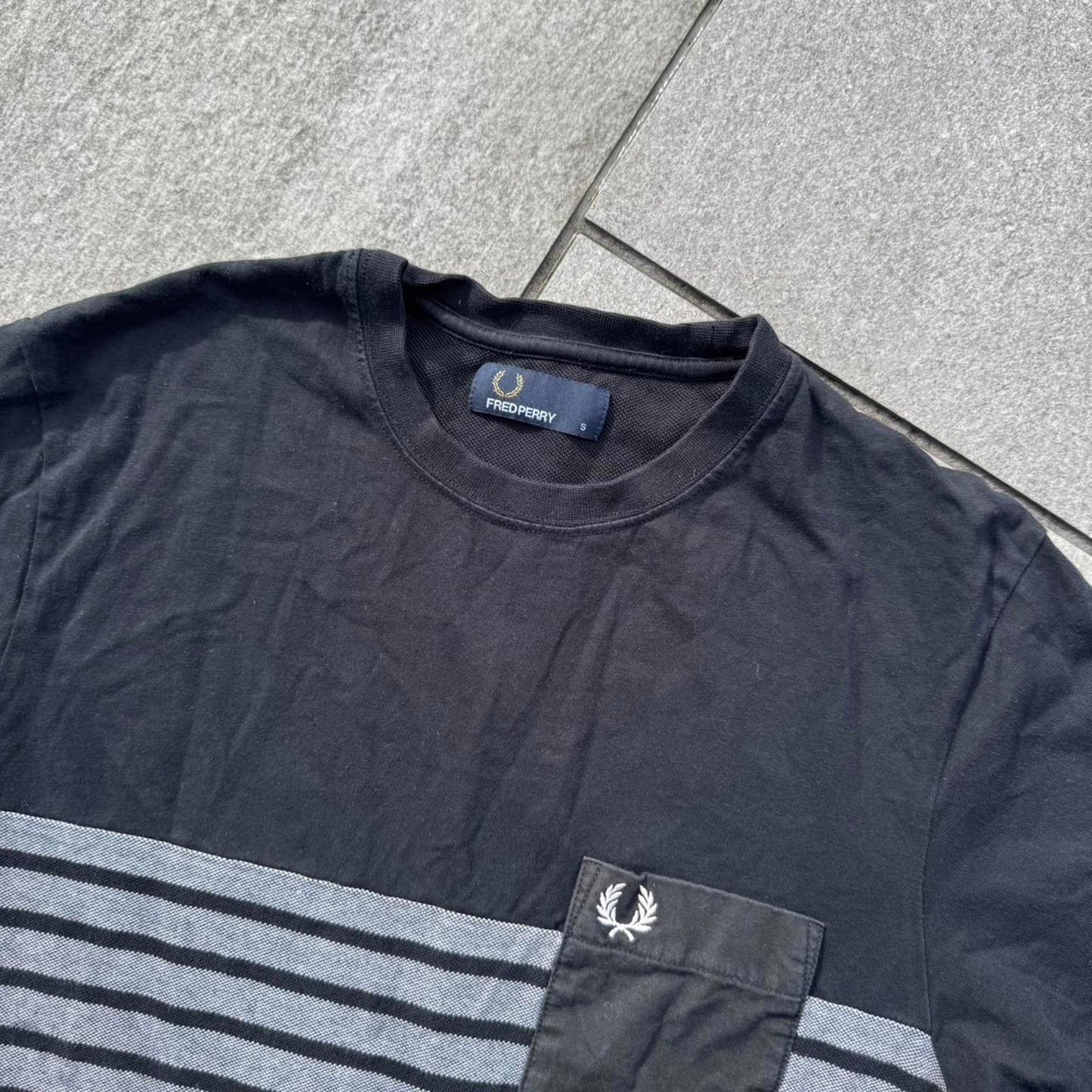 Fred Perry Striped Pocket T-Shirt – Black/Grey